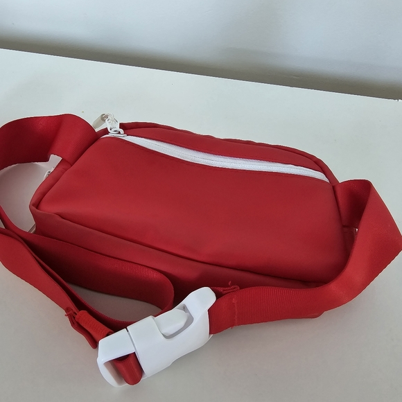 Zyia red belt bag - Picture 3 of 3